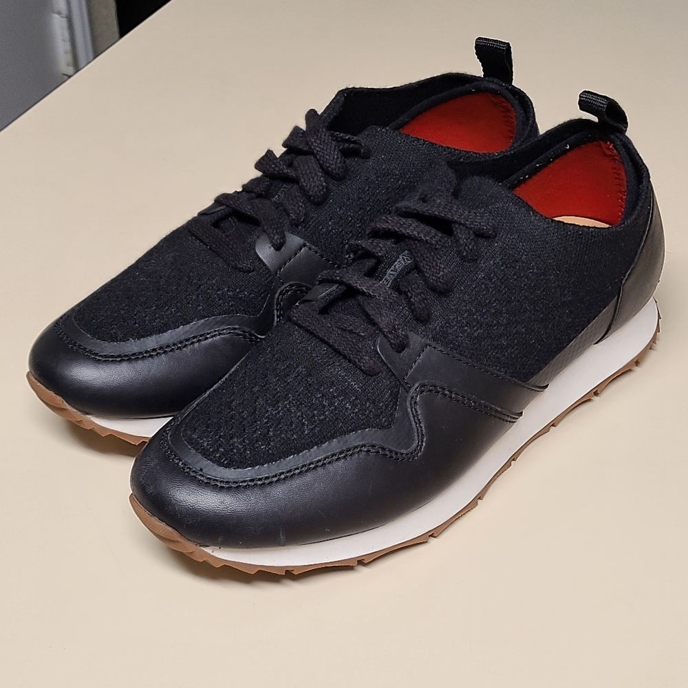 Ugg Trigo Hyperweave lace up sneakers size 7 1/2